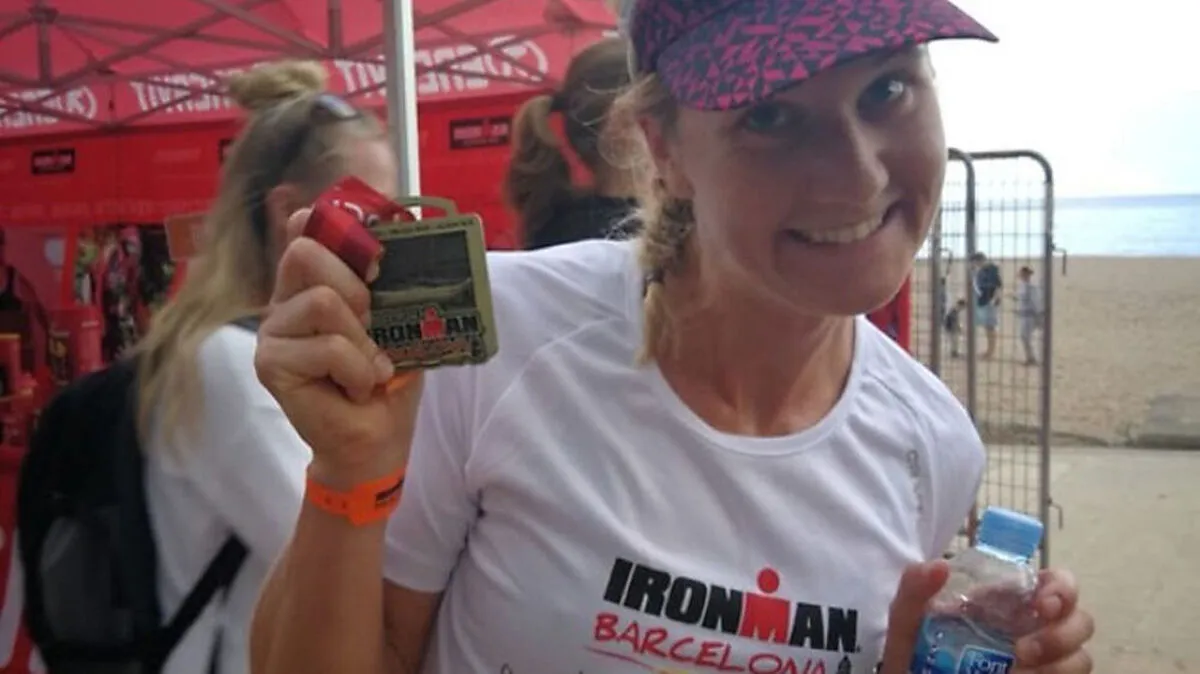 Die strahlende Barcelona- Finisherin Gabi Obmann