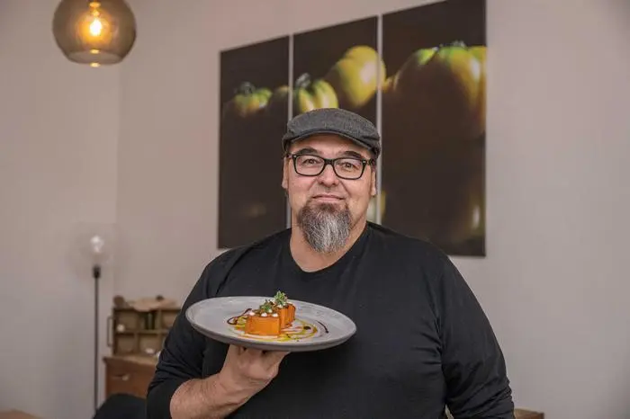 Michael Wankerl hat in seiner Gerüchteküche (zwei Gault-Millau-Hauben) zuerst das Fleisch verbannt, dann auch noch die restlichen tierischen Produkte