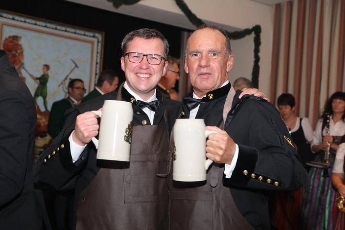 Die beiden neuen Ehrenbergmänner der Knappschaft Vordernberg: Pfarrer Johannes Freitag (Pfarrverband Vordernbergertal) und Hans-Karl Schaller, Vorsitzender des Konzernbetriebsrates der Voestalpine.
