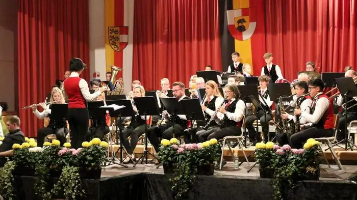 Die Marktmusik Eberstein lud am Samstag unter Obfrau Verena Pliemitscher mit einem kunterbunten Programm zur „Nacht der Musik“ in das Kulturhaus. Neben dem Veranstalter (Kapellmeisterin Kathrin Bischof) wirkten weiters das Quartett „Almrose Radenthein“ sowie Gerald Ranacher und Daniel Schober mit. 