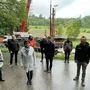 Bürgermeisterin Christine Siegl mit Vertretern des Planungsbüros, der Bohrfirma und der Gemeinde