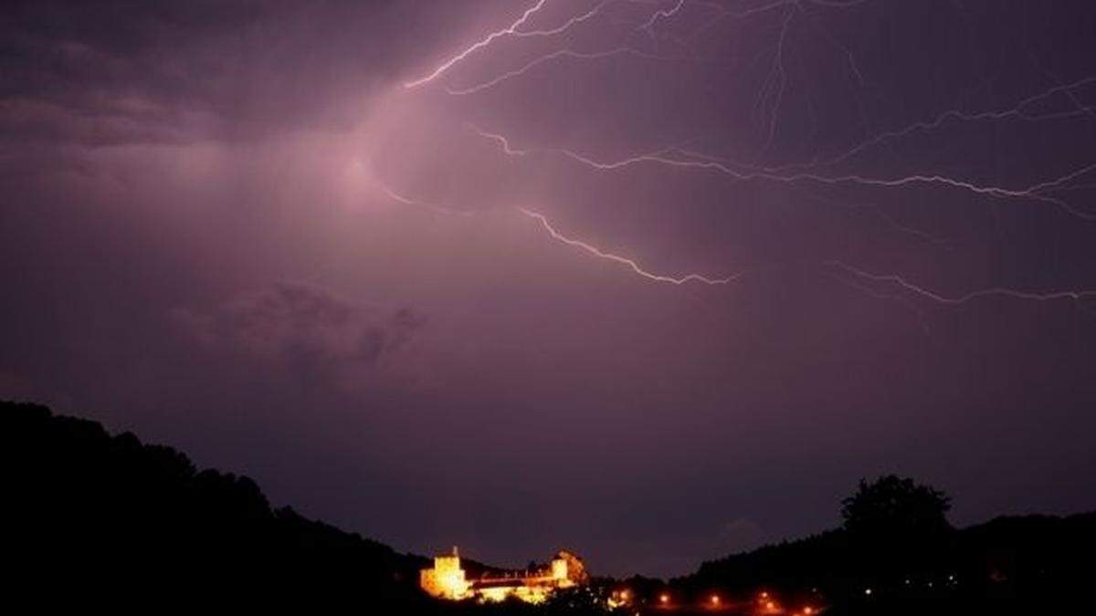 Leserreporter Karl Fanta schickte uns dieses Foto von einem Gewitter in Deutschlandsberg