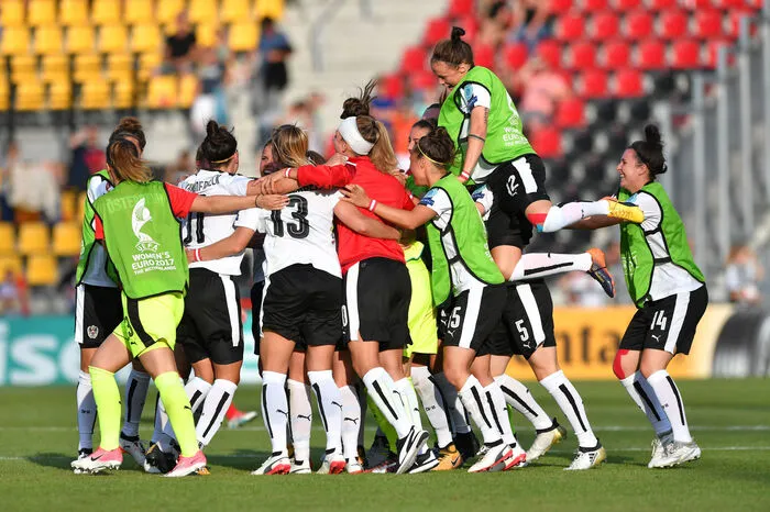 Österreichs Fußball-Frauen setzten sich in Deventer zum Auftakt der Gruppe C im Duell zweier EM-Debütanten gegen die Schweiz verdient 1:0 (1:0) durch.