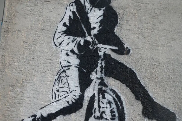 Da noch Zeit blieb, verewigte sich Bauer mit einem zweiten, kleineren Kunstwerk, das sein Markenzeichen - einen Mops - zeigt.