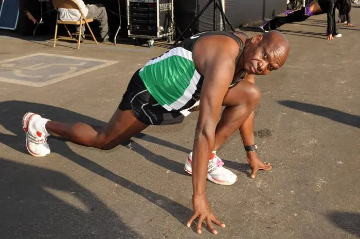 RUNNING: 16th Annual Keep L.A. Running 5/10 K Playa Del Rey, CA, USA Henry Rono of Kenya 1127 stretches at the 16th Keep L.A. Running 5 and 10K at Dockweiler Beach. Rono set world records in the 3,000m, 5,000m, 10,000m and the 3,000m steeplechase within an 81-day span in 1978. Playa Del Rey California United States, EDITORIAL USE ONLY PUBLICATIONxINxGERxSUIxAUTxONLY Copyright: xKirbyxLee-USAxTODAYxSportsx 3808148