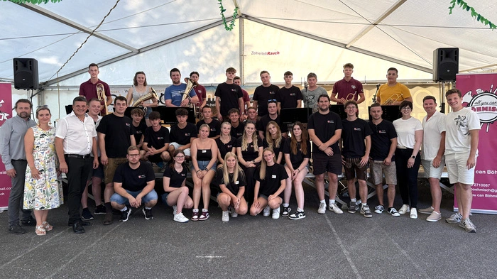 Bereits zum dritten Jahr veranstaltete die Jugend Übersbach ihr tolles Sommerfest hinter der Mehrzweckhalle. 
