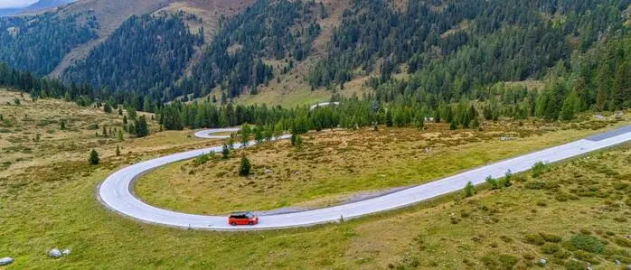 Wird als Teil des Alpe-Adria-Roadtrips empfohlen: die Nockalmstraße