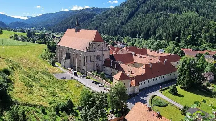 Im Stift Neuberg im Naturpark Mürzer Oberland gibt es ab jetzt eine Trachtenschneiderei