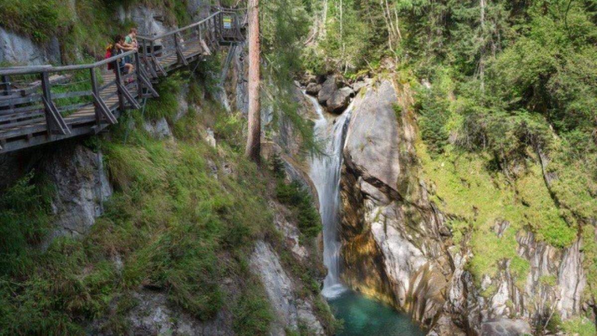 Die Groppensteinschlucht hat ein neues Maskottchen. Wie genau &quot;Groppi&quot; aussehen soll, darüber wird abgestimmt