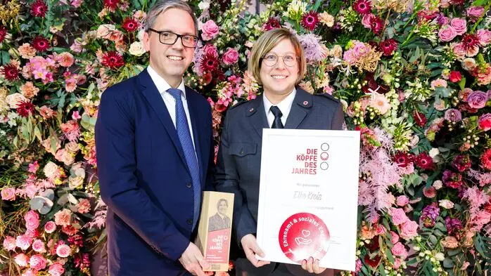 Kategorie Ehrenamt & soziales Engagement: Elke Krois mit Sponsorenvertreter Stefan Schmelzer (Arbeiterkammer Steiermark)