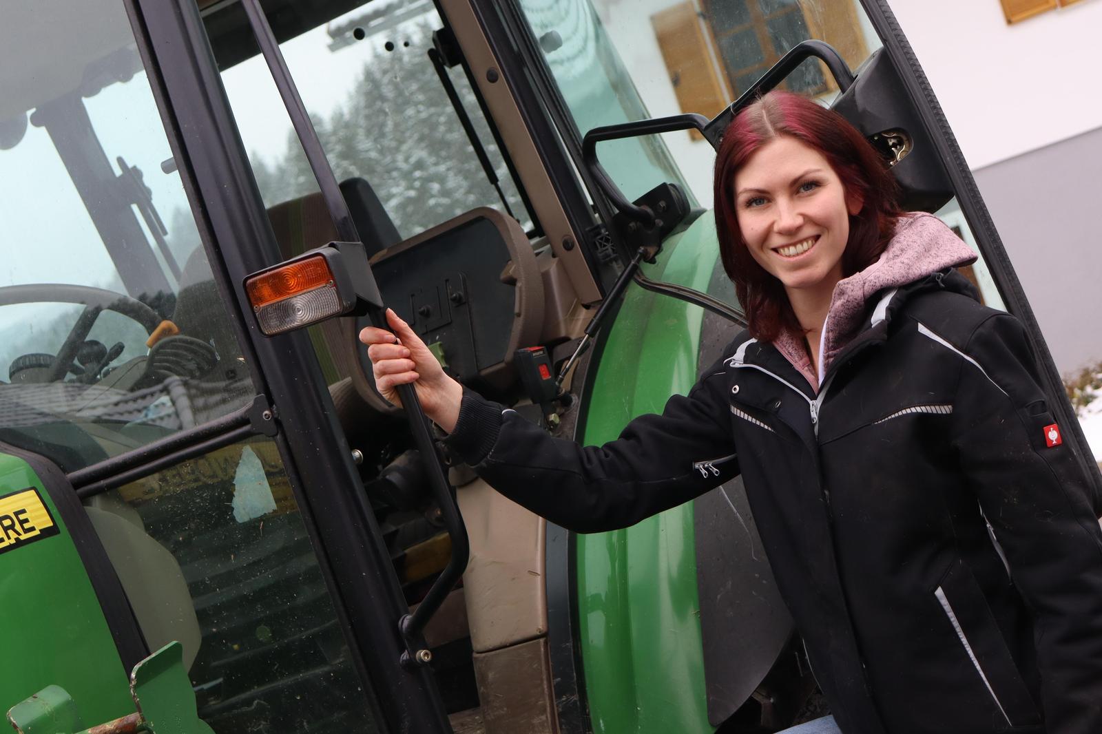 Christina Maierhofer führt seit zwei Jahren eine Landwirtschaft in Falkenstein bei Fischbach