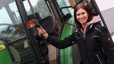 Christina Maierhofer führt seit zwei Jahren eine Landwirtschaft in Falkenstein bei Fischbach