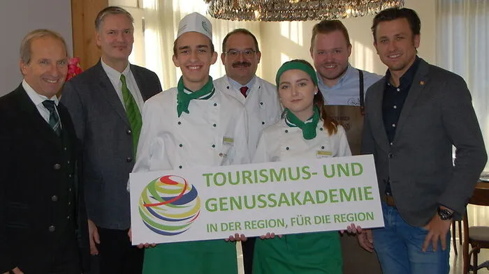 Peter Kospach, Dietmar Gamperl, Alfred Lindner, Schüler der Hotelfachschule, Richard Rauch und Horst Schafler