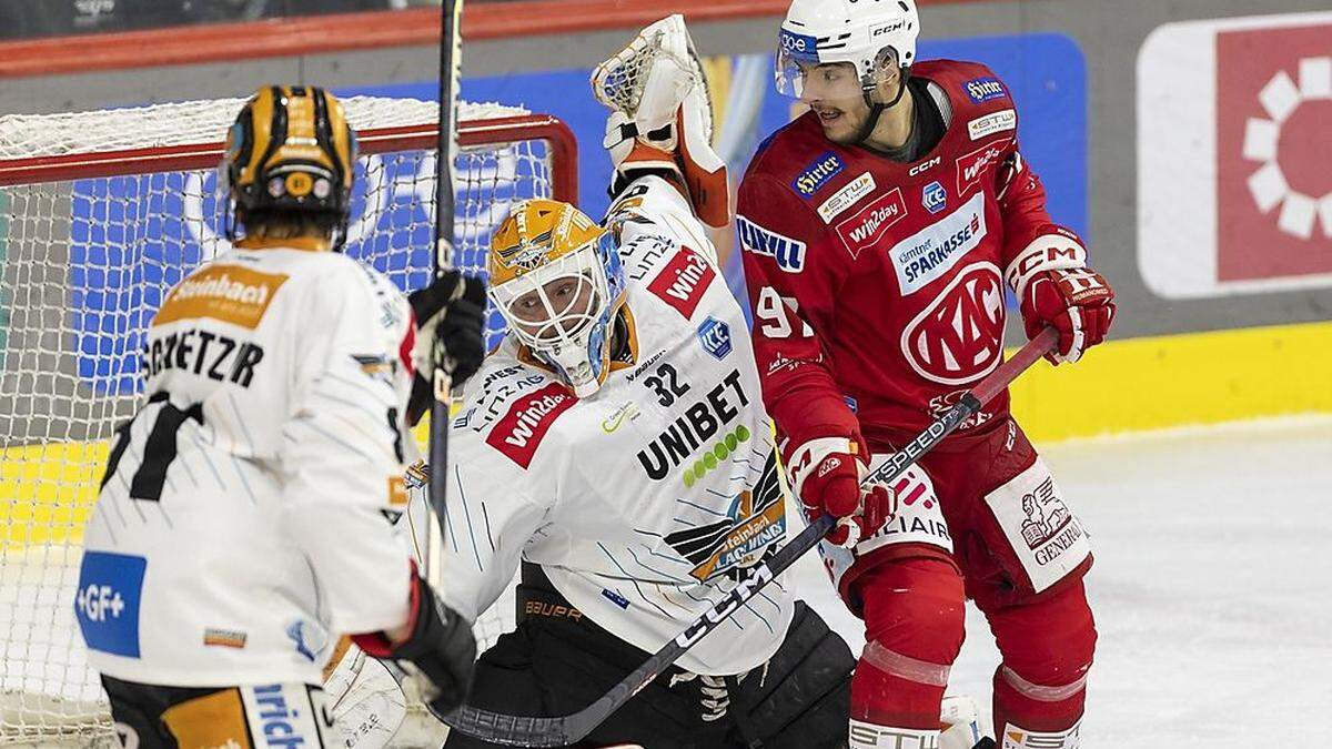 Linz-Keeper Rasmus Tirronen, der seinen Vertrag vergangene Woche vorzeitig bis 2025 bei den Black Wings verlängert hatte, hielt seinen Kasten sauber