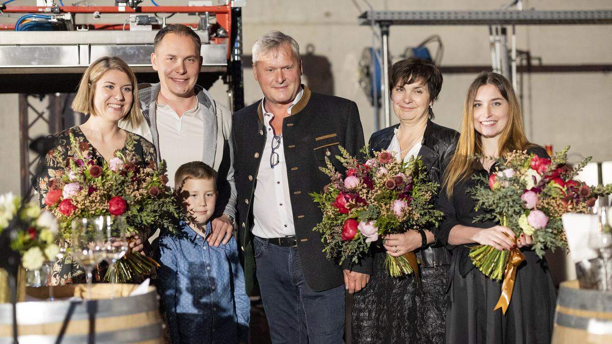 Familie Krispel konnte sich bei der feierlichen Eröffnung über namhafte Ehrengäste freuen