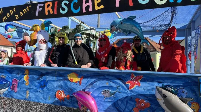 Die Sonne strahlte am Faschingdienstag am Vormittag als pünktlich um 10 Uhr der Faschingsumzug in der Trofaiacher Innenstadt begann.