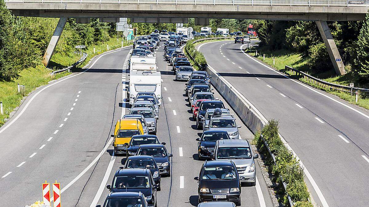 Stau am Samstag vor dem Karawankentunnel