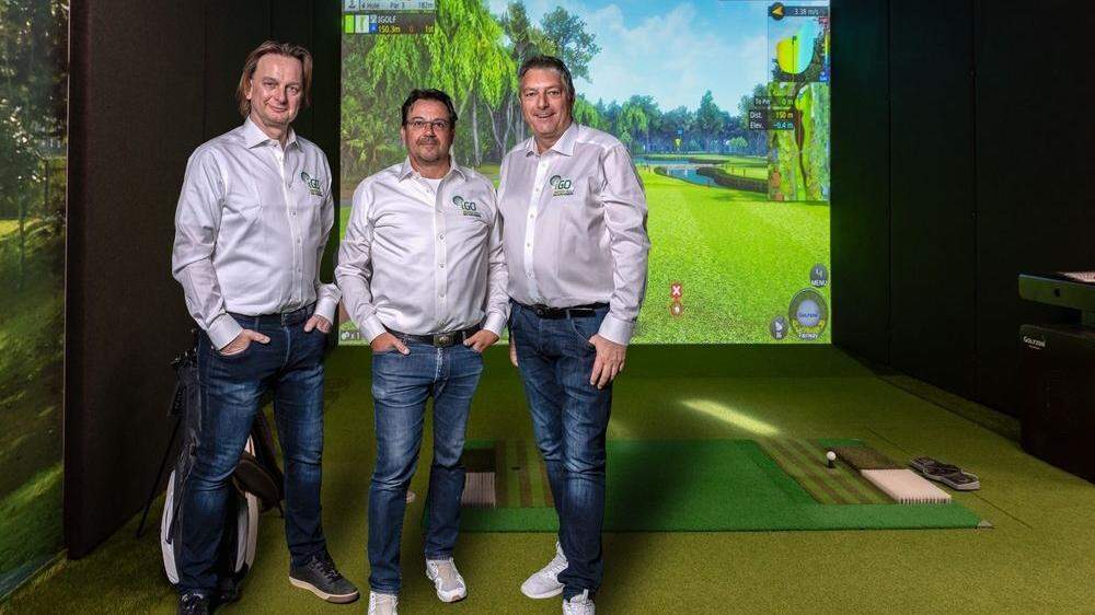 Uwe Hölzl, Fritz Parmetler und Bertram Mayer aus Bad Gleichenberg stehen der Indoor-Golfanlage vor
