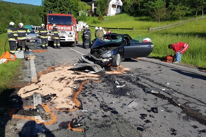 In diesem Auto wurde ein Ehepaar aus dem Bezirk Hartberg-Fürstenfeld verletzt.