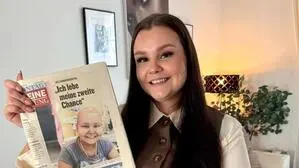 Katharina Pichler mit der Kleinen Zeitung aus dem Jahr 2016. Zehn Jahre danach haben wir sie wieder getroffen