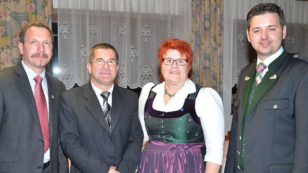Vorstand in St. Peter am Kammersberg hat sich konstituiert: Vizebürgermeister Arnold Lercher (SP), Peter Lindner (Bezirkshauptmannschaft Murau), Bürgermeisterin Sonja Pilgram (SP), Gemeindekassier Herbert Göglburger (VP)