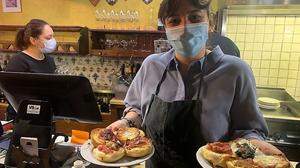 Valentina Gortan in der Osteria Al Cappello in Udine hält Corona-hilfen in Österreich für &quot;incredibile&quot;