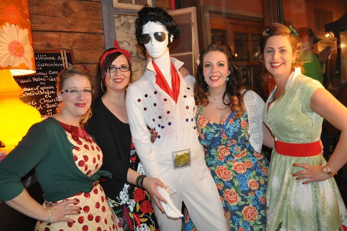 Die Damen des Ladies Circle 5 Spittal hatten für den guten Zweck zur Faschingsparty im Stil der 50er Jahre geladen.