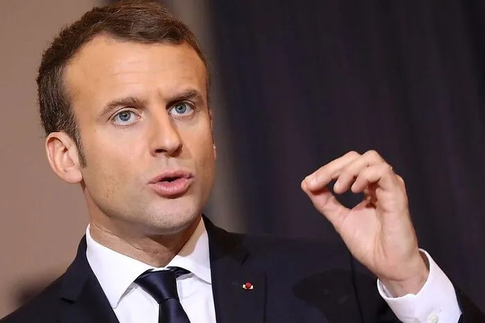 Der Mann ohne traditionelle Partei ist seit dem Mai 2017 Staatspräsident von Frankreich. Seine Bewegung "En Marche" musste der Ex-Sozialist nach der Wahl erst so richtig aufstellen, um auch im Parlament die nötige Kraft zu entwickeln. Europa blickt auf Emmanuel Macron, in der der Hoffnung, dass sich mit Frankreich unter seiner Führung auch die EU erneuern kann.