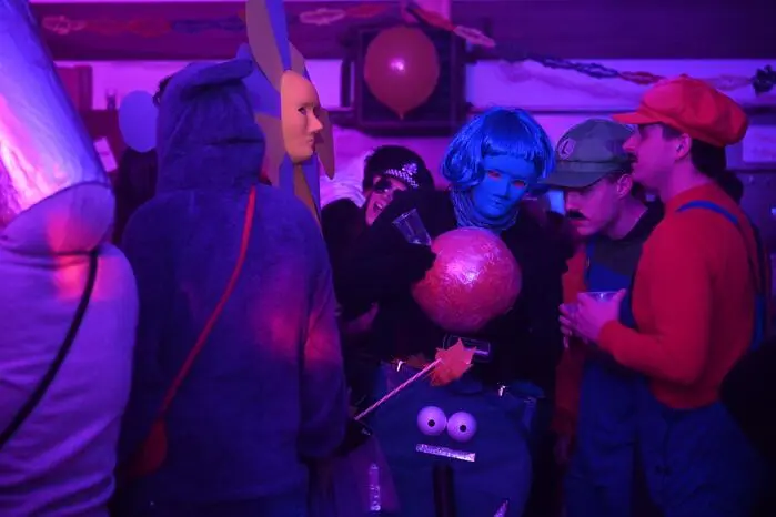 „Wir freuen uns, dass wir die Jugend in unseren Ball einbinden können. Er hat bei uns bereits Tradition und findet immer eine Woche vor dem Faschingssamstag statt. Die Feuerwehr unterstützt uns dabei, wofür wir uns herzlich bedanken“, erzählt Holzer.