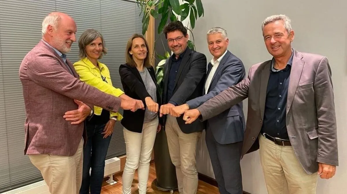 Wilfried Hude, Evelin Brunner, Marion Fercher, Ernst Sandriesser, Adolf Lackner und Herbert Lobak (v.l.) freuen sich auf eine gute Zusammenarbeit