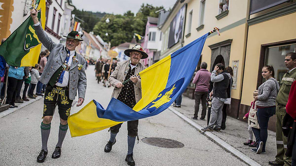 Bleiburg hat sich vom mittelalterlichen Markt zur modernen Kleinstadt entwickelt, wo Brauchtum und neue Kunst Hand in Hand gehen