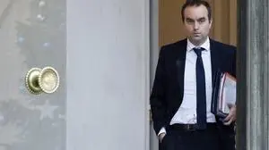 (FILES) France's Minister of Armed Forces Sebastien Lecornu leaves after the cabinet meeting at the Elysee presidential Palace in Paris, on January 8, 2025. France's President Macron has appointed Defence Minister Sebastien Lecornu as Prime Minister to Matignon, the Elysee presidential Palace, announced on September 9, 2025. (Photo by Ludovic MARIN / AFP)