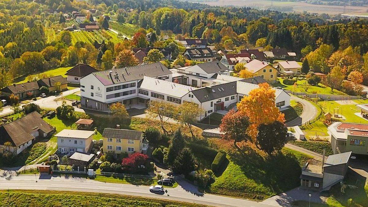 Blick auf das Gemeindezentrum in Hofstätten/Raab