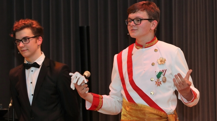 Kaiser Christoph Heinrich empfing im Festssaal der Musikschule Eisenerz seine Gäste zur Audienz.