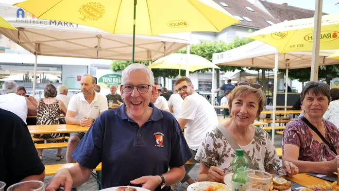 rotz anfangs durchwachsenem Wetter ging das traditionelle Stadtfest der Freiwilligen Feuerwehr in Hartberg mit viel Musik und bestens gelaunten Besuchern über die Bühne.