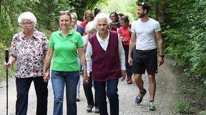 Der jährliche Kärntner Demenz-Marsch gehört zur Moosburger Demenz-Initiative, genauso wie Anita Dunst (Mitte) mit ihrem Kernteam des Senioren-Demenz-Cafés