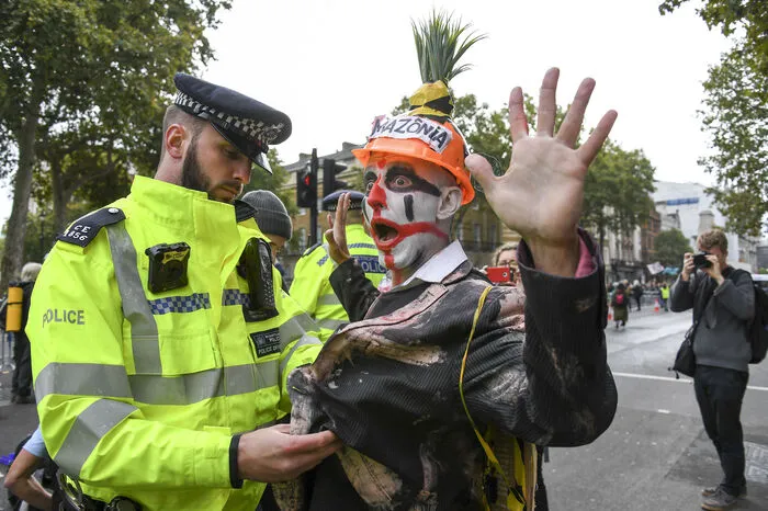In London gab es Dutzende Festnahmen.