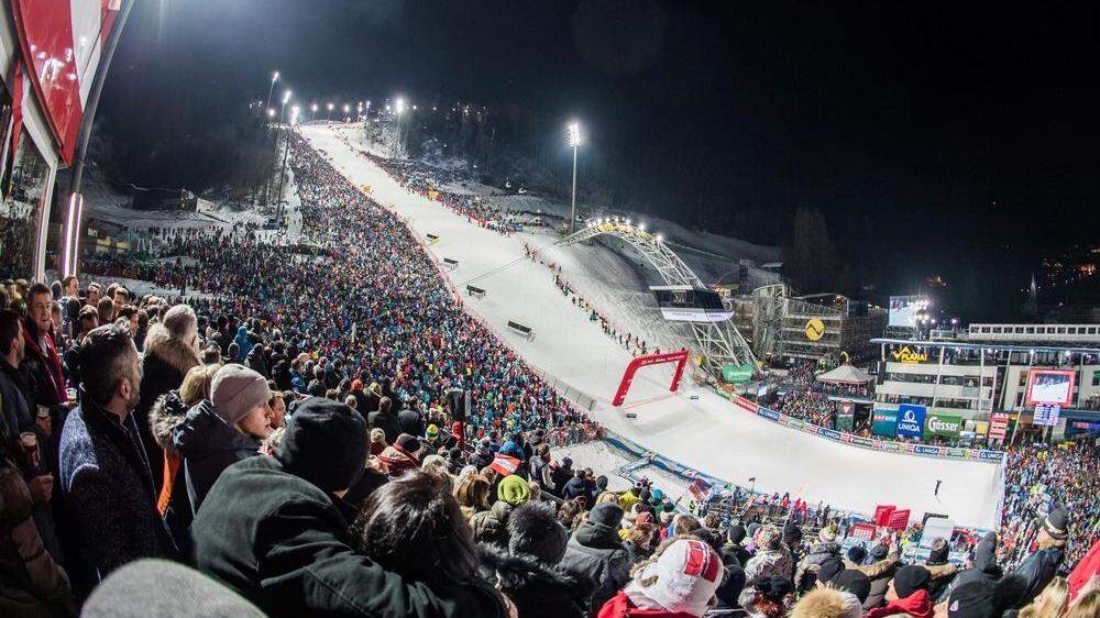 Am Dienstag erwartet die Slalom-Asse wieder ein randvolles Zielstadion am Fuße der Planai