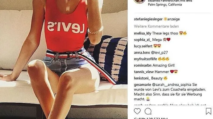 Nicht zum Untertauchen. Der Badeanzug hat heuer nicht nur am See, Meer oder im Freibad Saison, sondern auch auf dem Festivalgelände. Stefanie Giesinger macht vor, wie's geht: Sie trägt einen baywatchroten Anzug zu Jeansshorts.