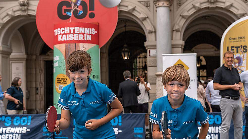 Mariia Lytvyn und Jonas Lichtenberg vom USV Indigo eröffneten die Tischtennis-Challenge am Grazer Hauptplatz. Beide räumten heuer schon Medaillen bei den österreichischen Meisterschaften ab
