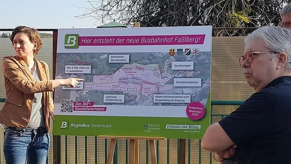 Projektleiterin Anna Hagauer bei der Bürgerinfo in Weinitzen