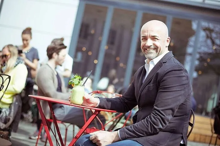 Und noch einmal Schunko: Auch "sein" Kunsthaus-Cafe gefiel der englischen Tagezeitung.