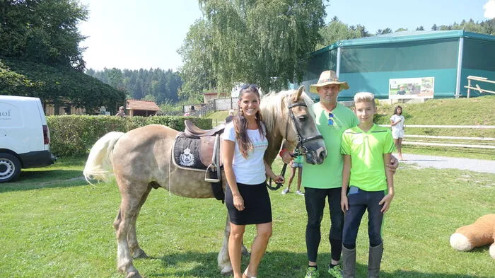Das Ekiz Vorau unter der Leitung von Veronika Fank-Pötz lud zusammen mit dem Erich Muhr Kinder und Eltern auf den Waldhof Muhr.