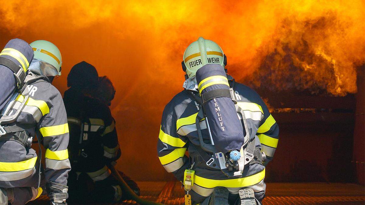 In einer Lagerhalle im Industriepark in Fehring brach ein Feuer aus