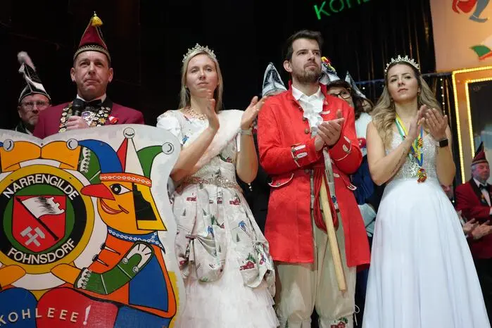 Die Proklamation wurde von Prinz Mario II, Herr der Federn, und von Prinzessin Nicole I, die Pflegeleichte, und dem Jungprinzenpaar Prinzessin Angelina und Prinz Nevio verlesen.