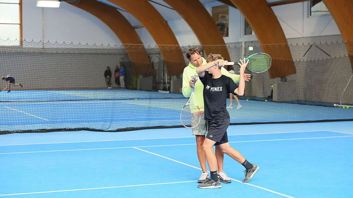 Wolfgang Thiem coachte den Brucker Tennisnachwuchs
