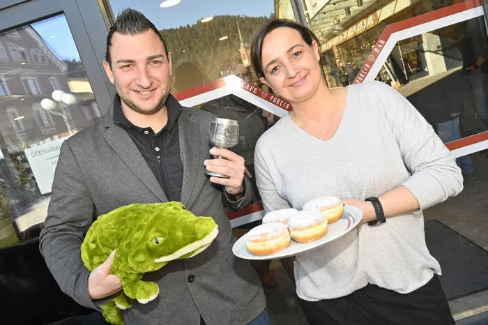 Centermanager Thomas Grasser mit Porcia-Cafe Chefin Tamara Olivotto.