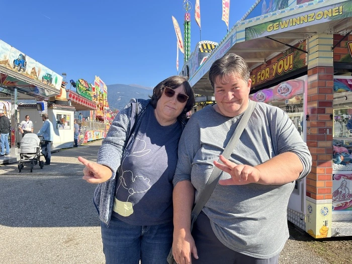 Machten sich einen „kamotten Nachmittag“: Barbara Schober (rechts) mit ihrer Freundin Birgit Magnet