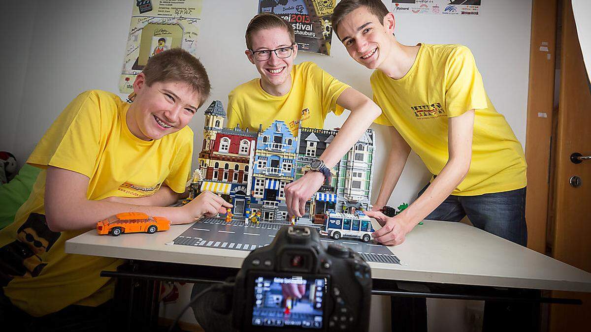 Thomas und Alexander Leitner und Andreas Bitzan (dessen Bruder Michael an diesem Nachmittag keine Zeit hatte) im Legostudio01, Alexanders Zimmer