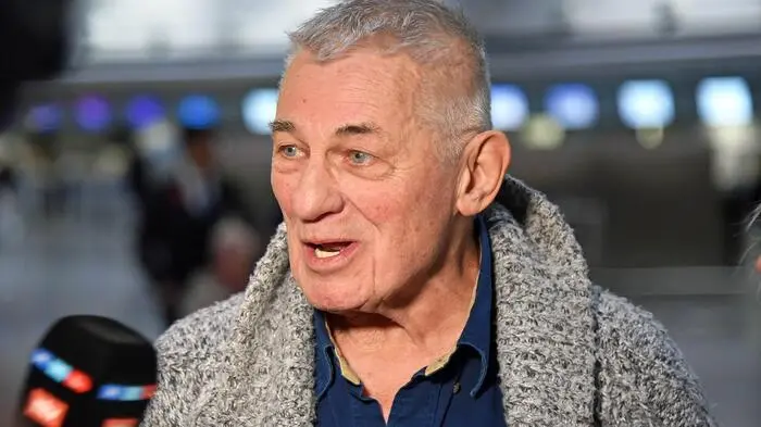 Heinz Hoenig: Der 72-jährige Schauspieler, bekannt aus großen TV-Mehrteilern von Regisseur Dieter Wedel („Der König von St. Pauli“), ist vielleicht die überraschendste Personalie für das diesjährige Camp. Hoenig ist kein klassischer Reality-TV-Kandidat: „Ich weiß gar nicht, auf welchen Mist ich mich da einlasse“, sagt der Star. 